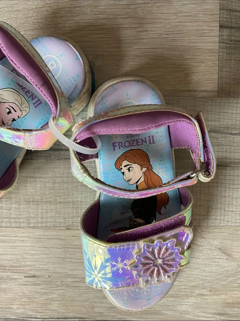 Disney Frozen II Girls Pink Iridescent Sandals size 8